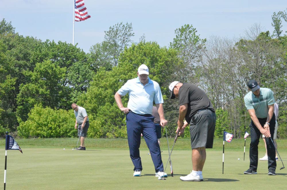 img Matt and Warren Putting